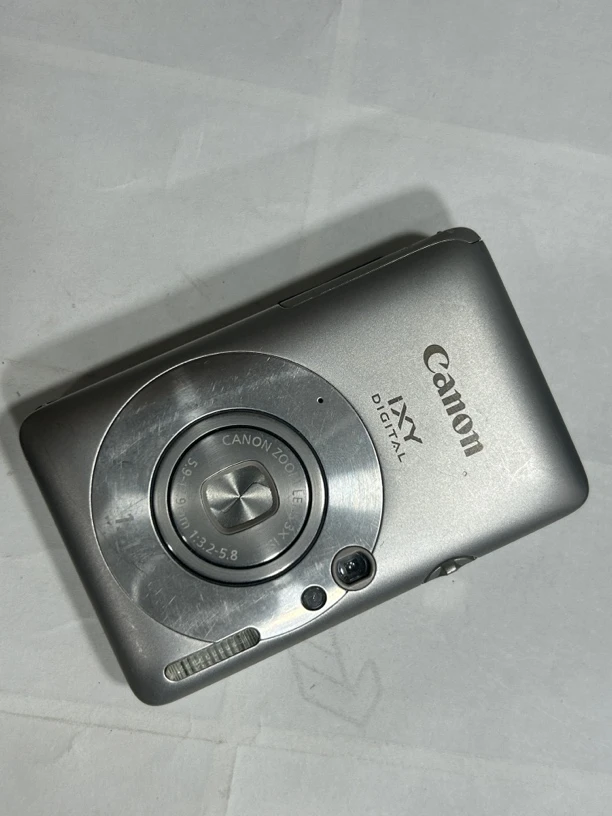 9新 Canon/佳能 100is银色，外版，屏幕黄