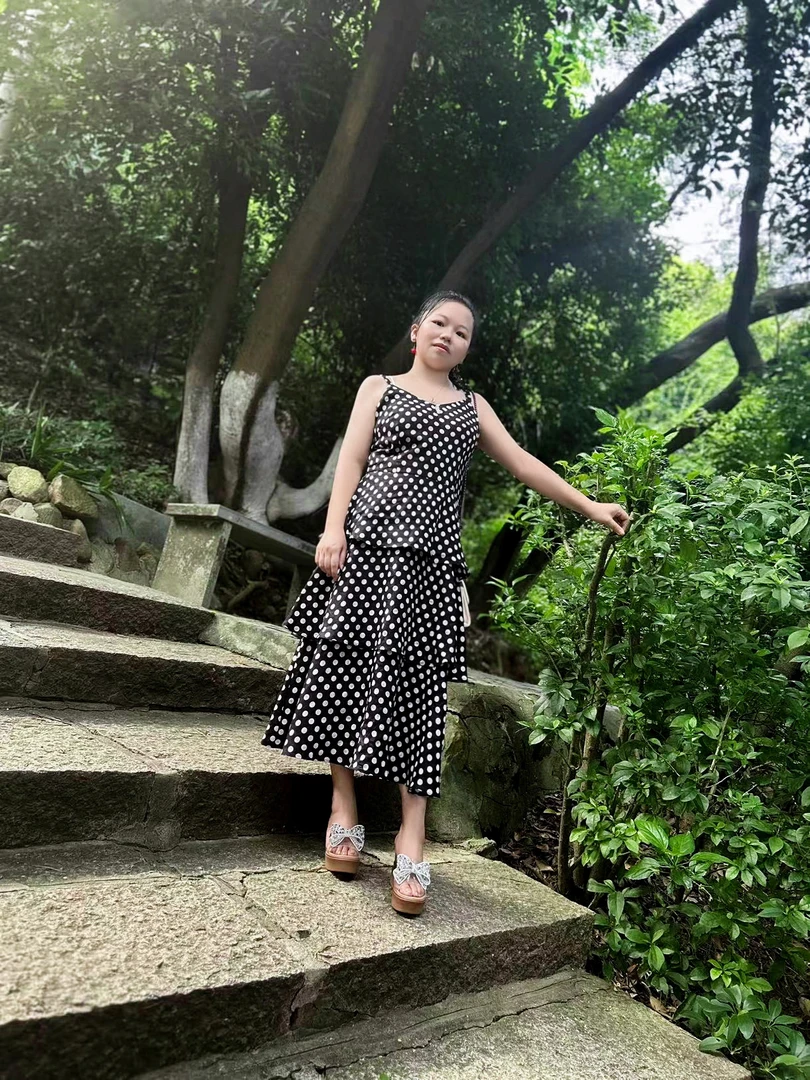 大码私人定制蛋糕中长修身显瘦收腰吊带连衣裙