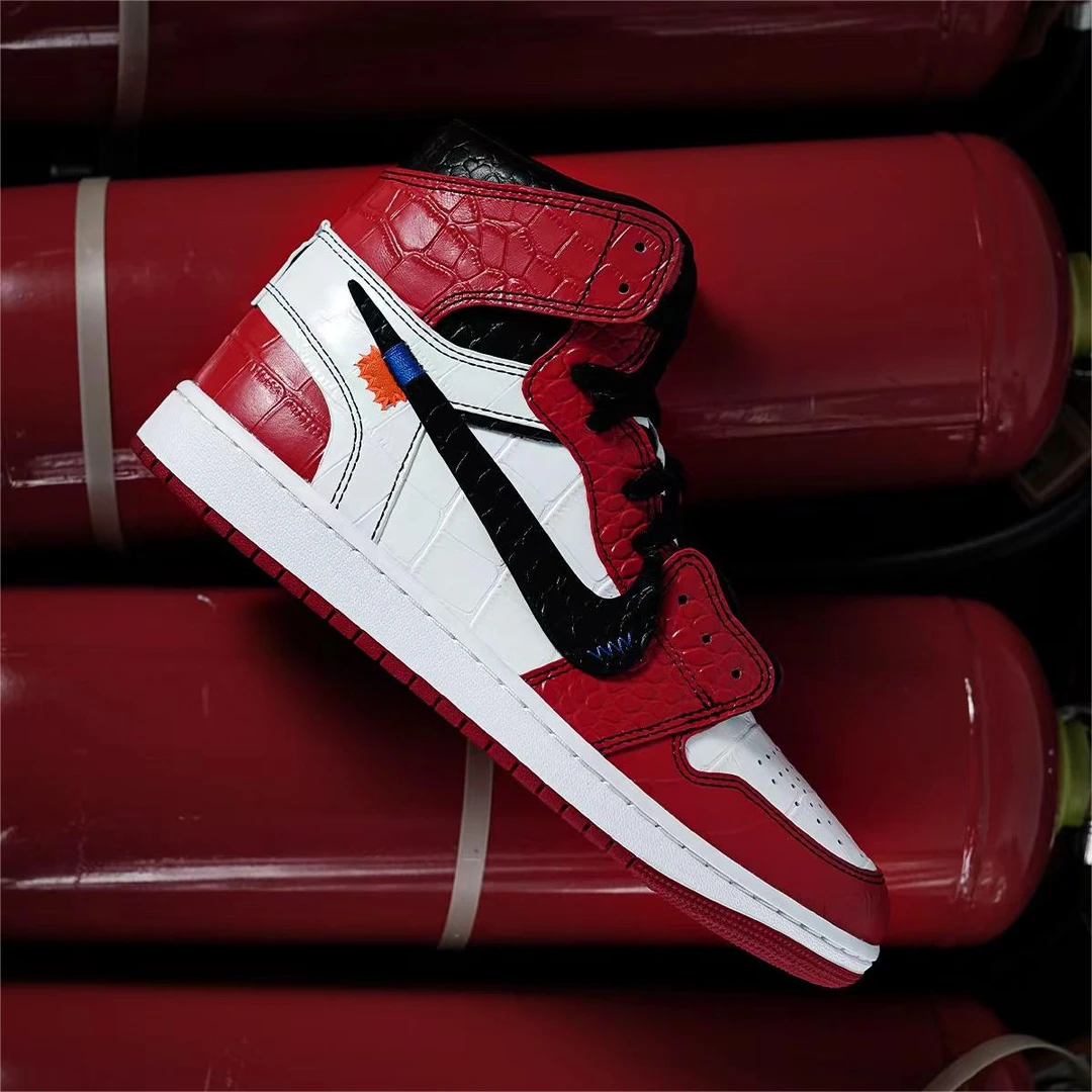 NIKE 耐克AIR JORDAN 1 高帮红色鳄鱼纹运动鞋解构【球鞋定制】011