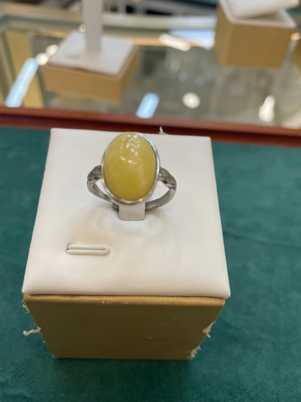 欢聚一堂俄料琥珀蜜蜡女款戒指多样性发货