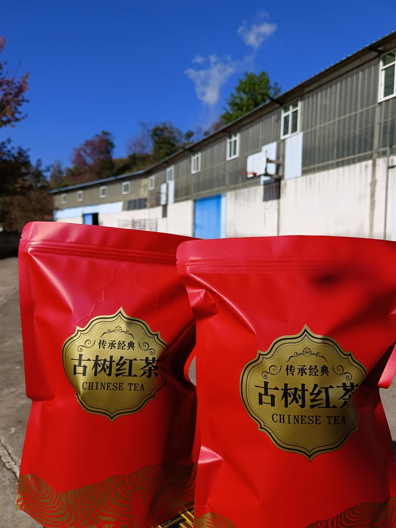 古树红茶，果香蜜香，好喝不贵，选自普洱茶大叶种200年古树茶。
