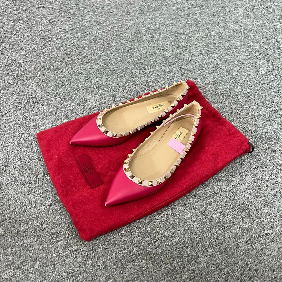 99新 Valentino/华伦天奴 华伦天奴 铆钉平底鞋35码