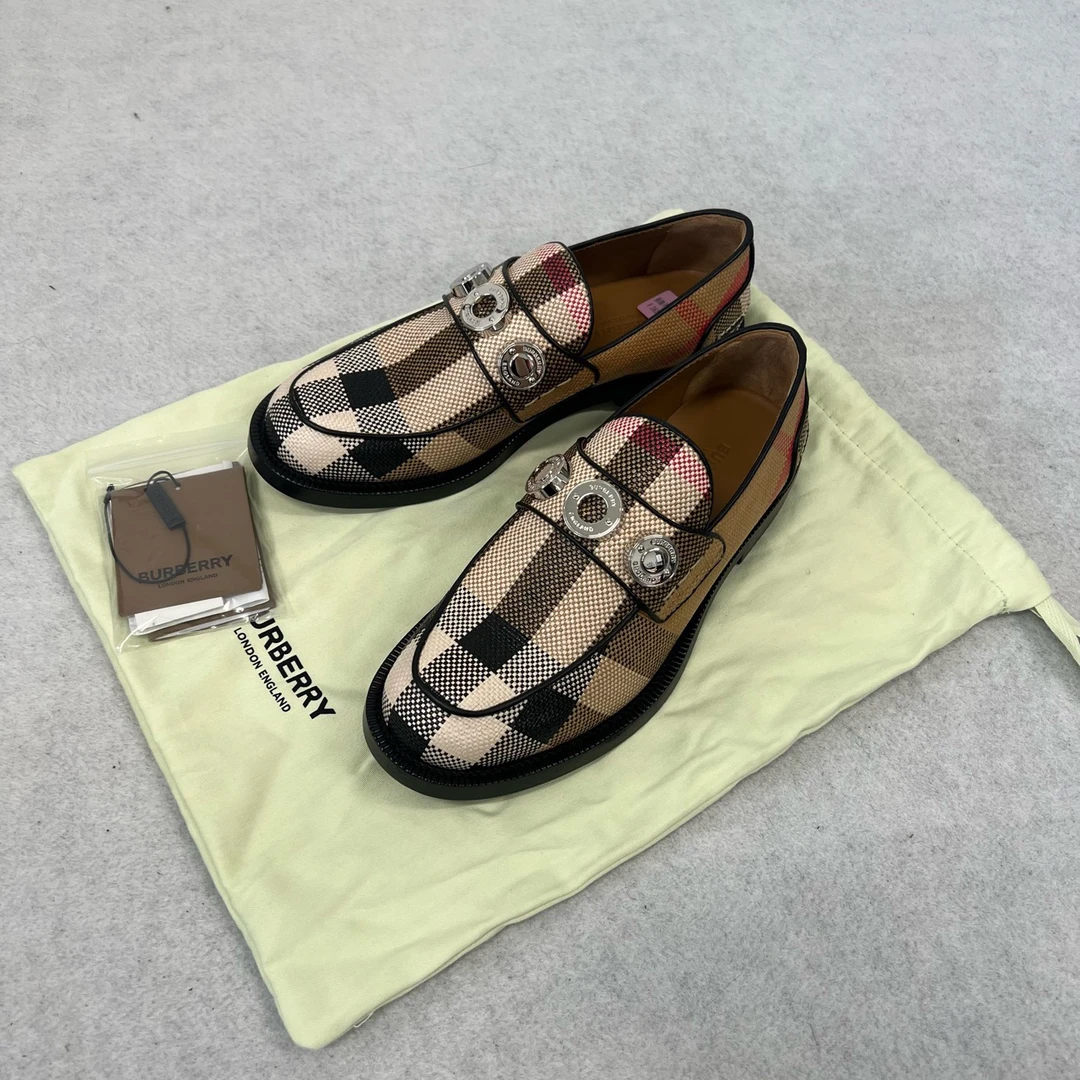 全新未使用 BURBERRY/博柏利 Burberry 格纹乐福鞋38码