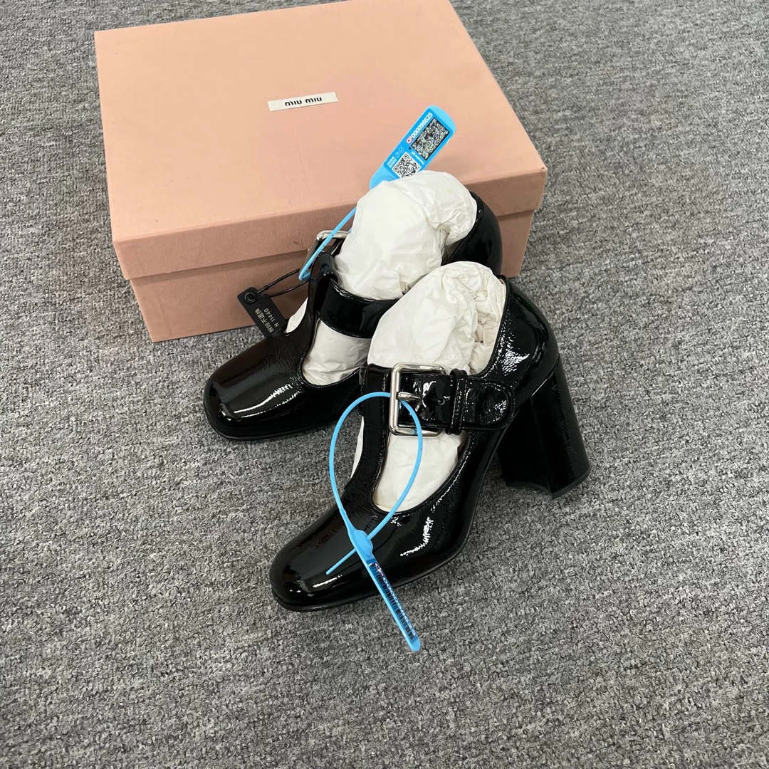全新未使用 MIU MIU/缪缪 miumiu 玛丽珍高跟鞋37码 张元英同款