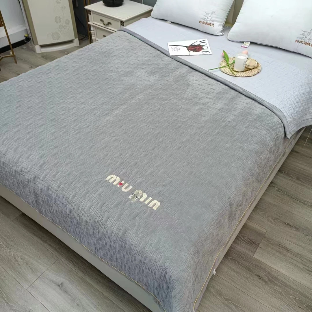 门店6&09！200*230cm 大厂外贸做工/棉填充/可机洗/刺绣盖毯C18671