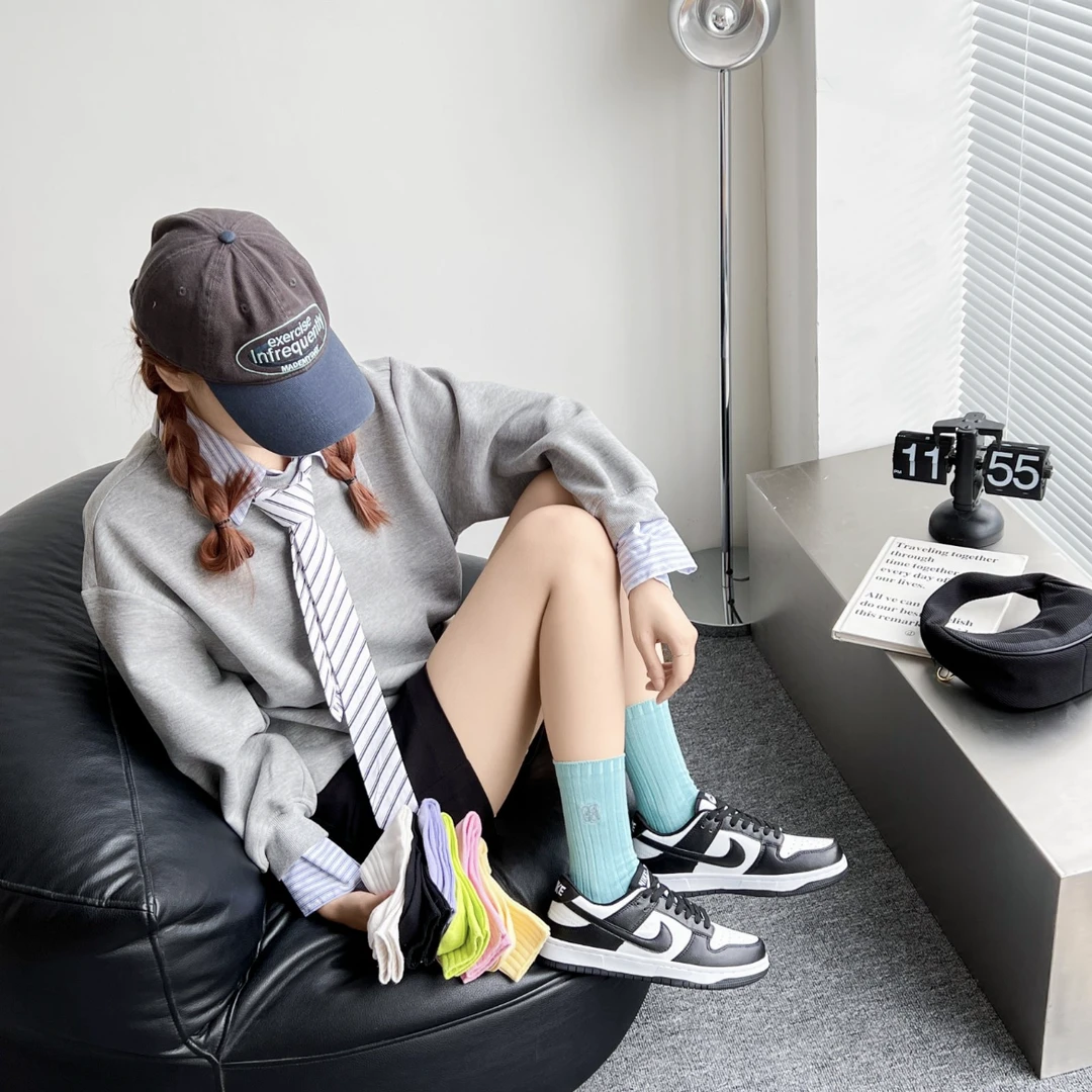 门店4&9！五双装/双针刺绣~软糯透气棉感舒适纯色中筒袜C19116