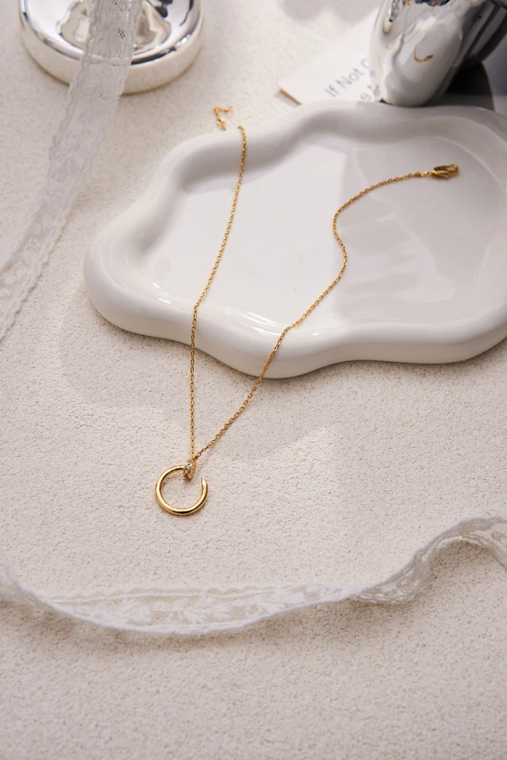 铜合金项链 气质镶钻钉圈吊坠项链轻奢时尚百搭复古小众欧美项链