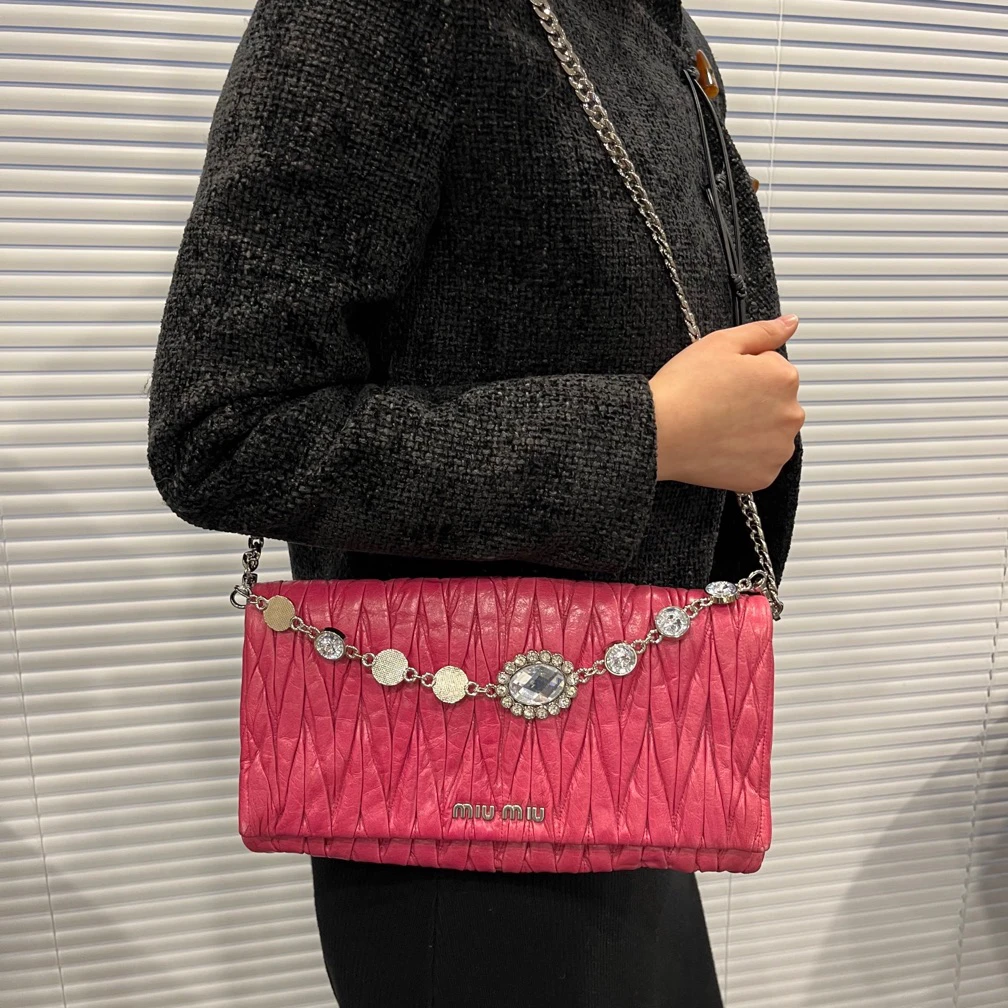 95新 MIU MIU/缪缪 玫红褶皱包/28/A15025AA18