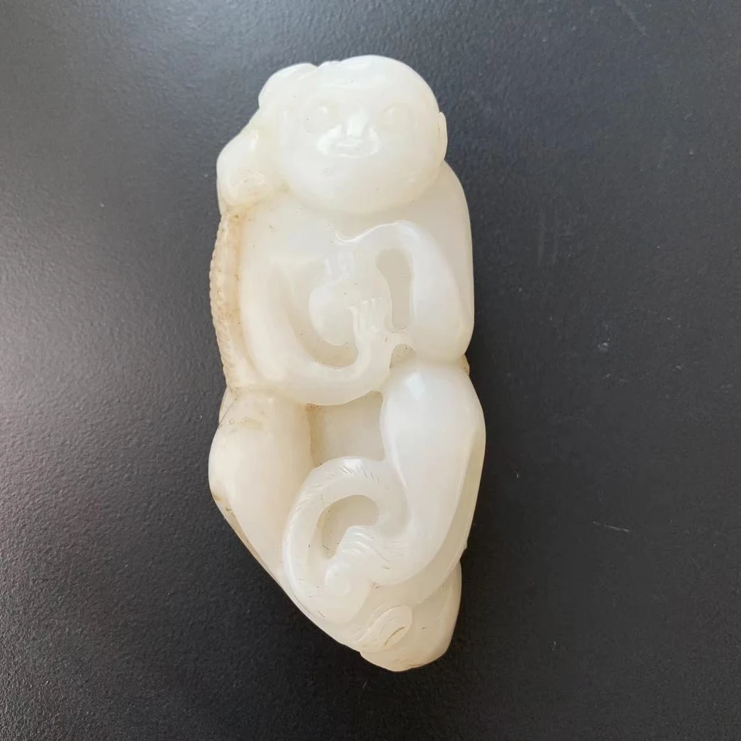 天然和田玉俄料一夜封侯俏色巧雕手把件玉质细腻雕工精湛百搭男款