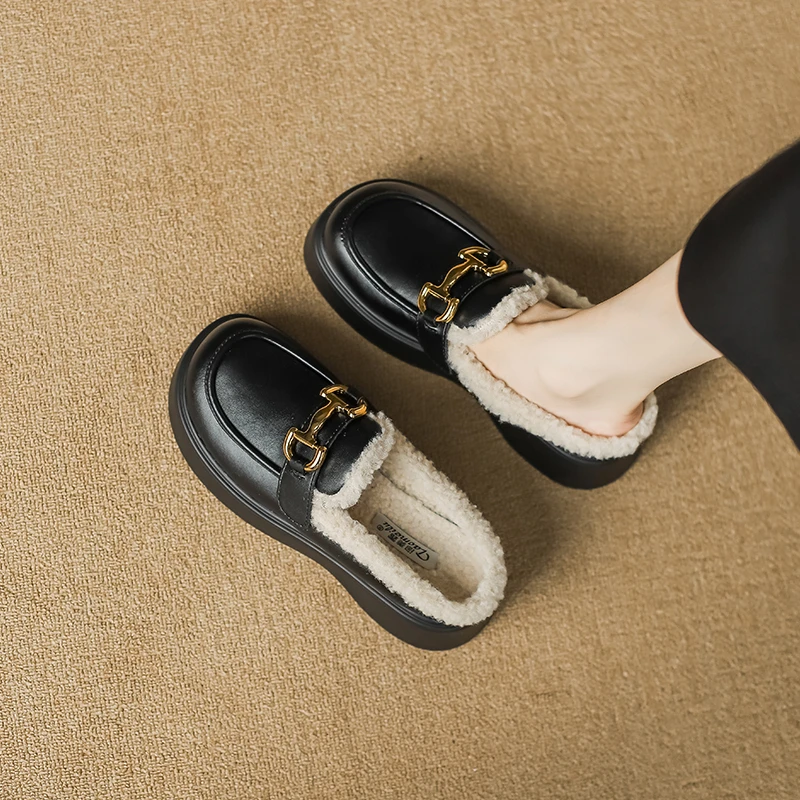 加绒小皮鞋女秋冬英伦厚底包头半拖白色毛毛鞋外穿大码女鞋41一43