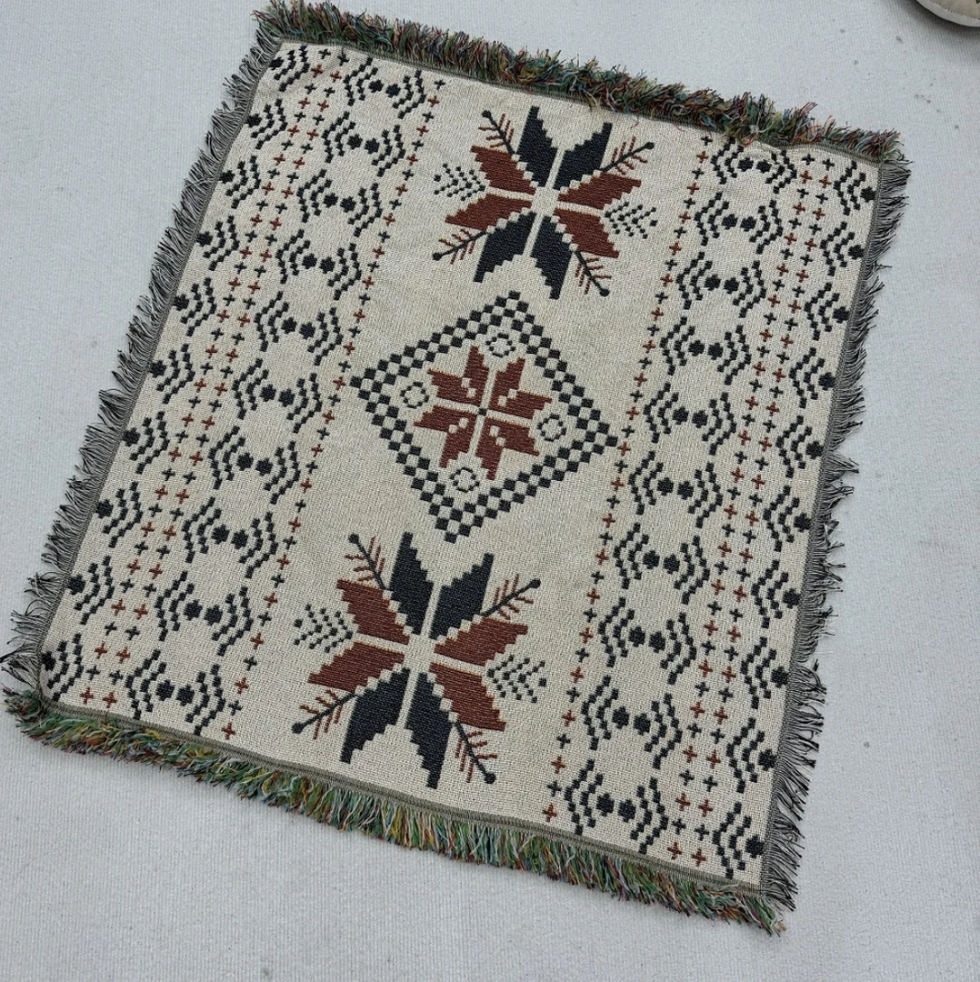 1枫叶90*90cm±5cm沙发垫编织提花汉麻直排沙发巾双面流苏款