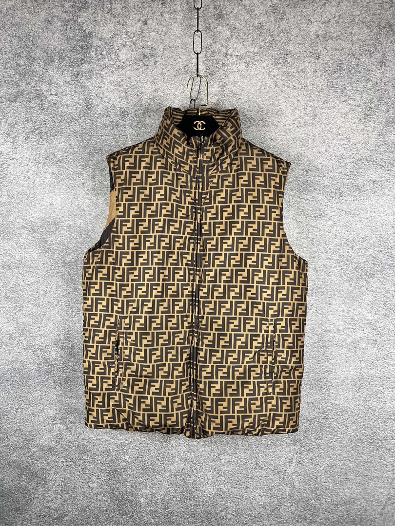 CZF0020/FENDI/满印老花双面穿羽绒马甲/公价15000/99新/尺码50