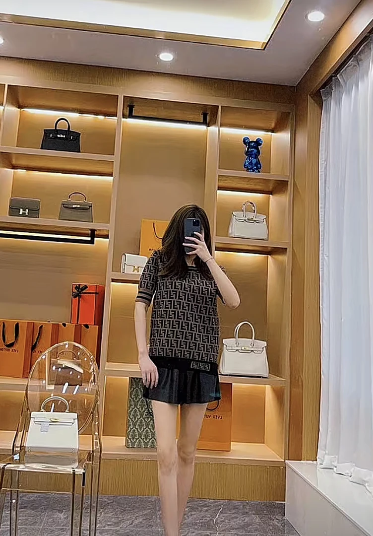 芬迪/Fendi 满印老花logo针织衫 公价9500 99新 尺码36/YK00705