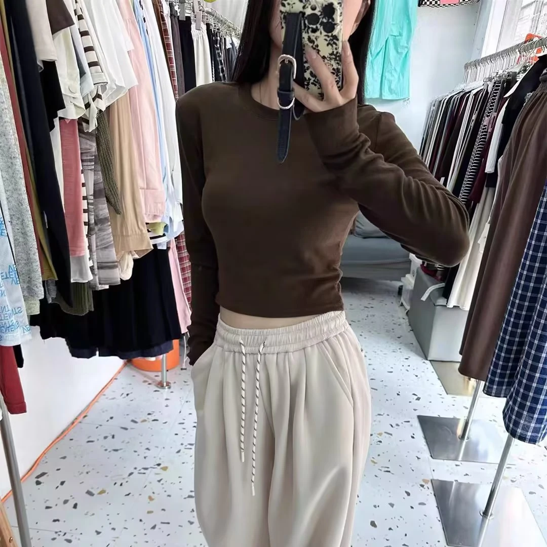 #2033黑色圆领正肩长袖修身显瘦辣妹短款上衣内搭（衣长46）