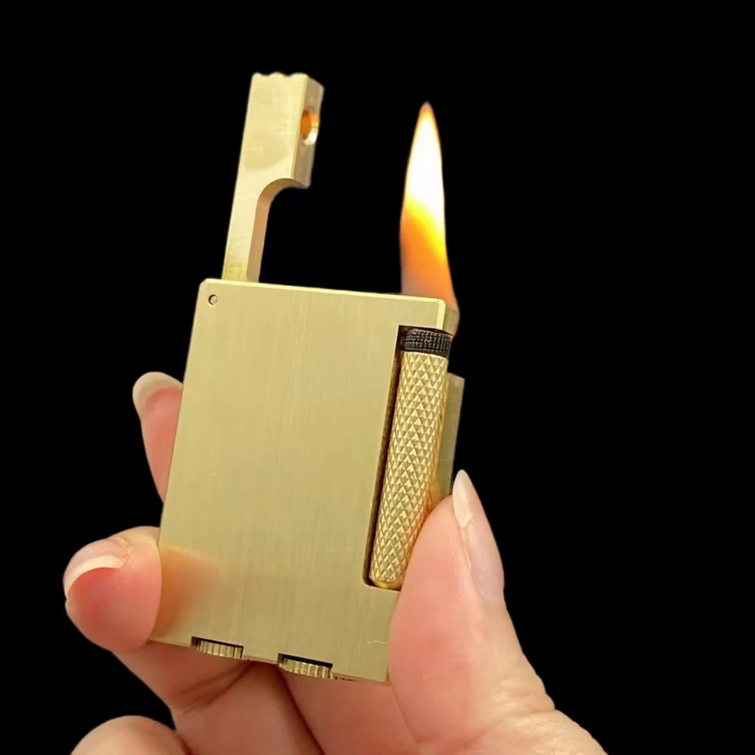 战壕卡路油仓弗拉米多抬臂黄铜手工打火机