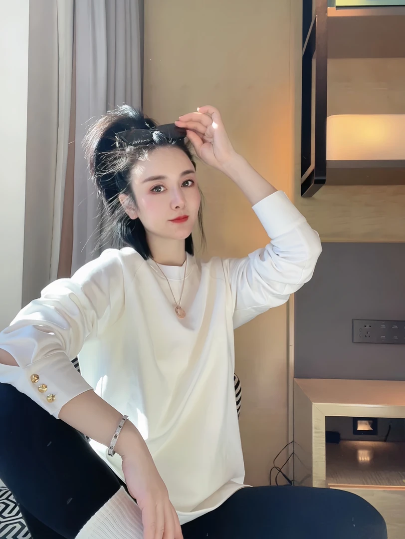 【哝哝服饰】2025春季新款欧若风衬衫袖扣子净版上衣202-0119605