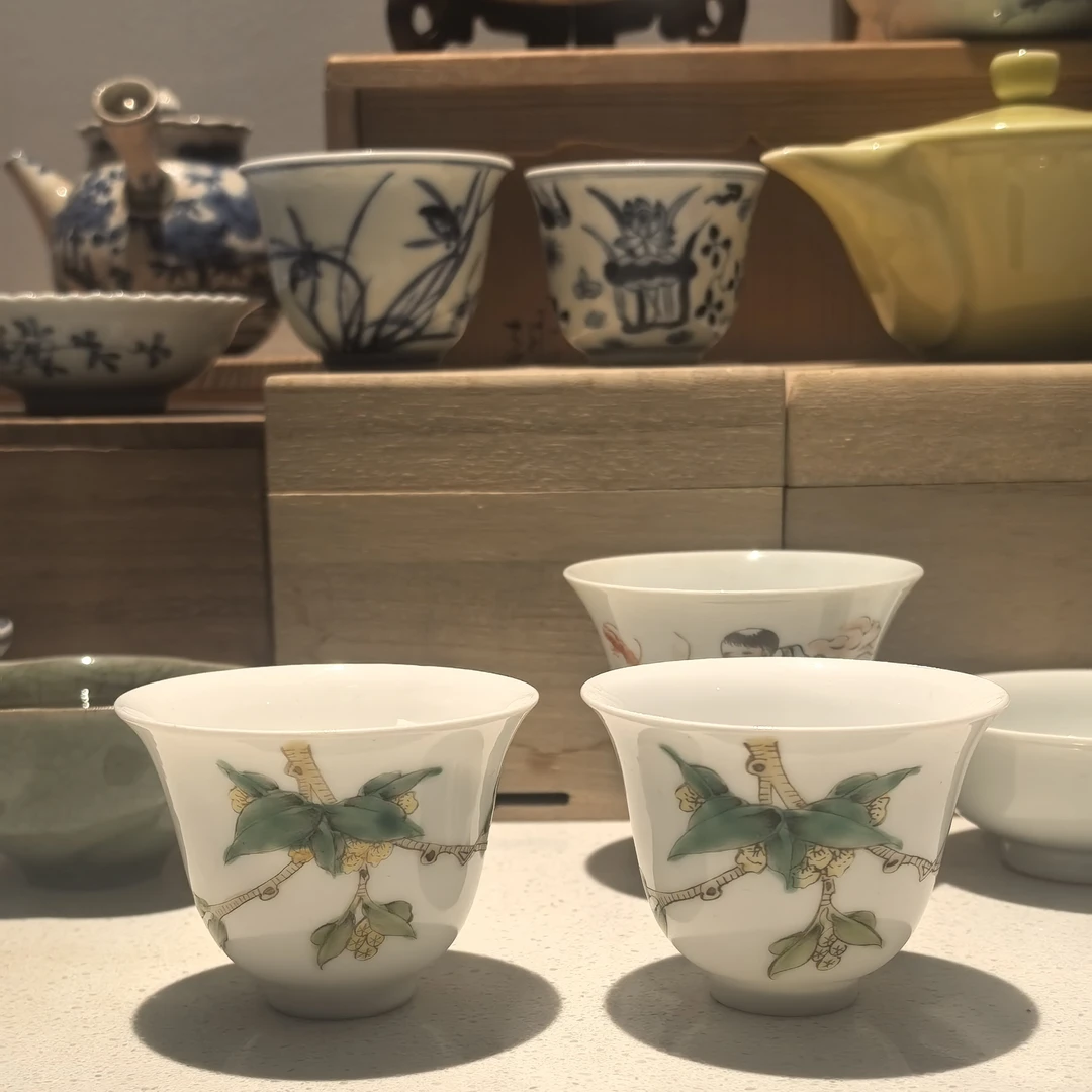 清，道光年，慎德堂官窑玉兰花绘铃铛对杯