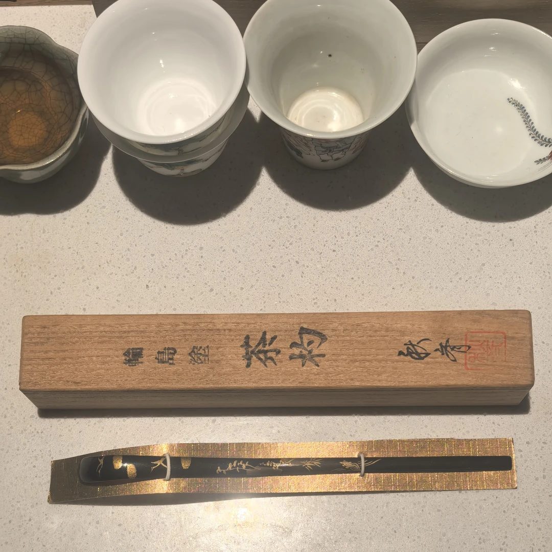 日本金莳绘茶杓，黑底真金描绘，金莳绘黑底为高等级，做工精致