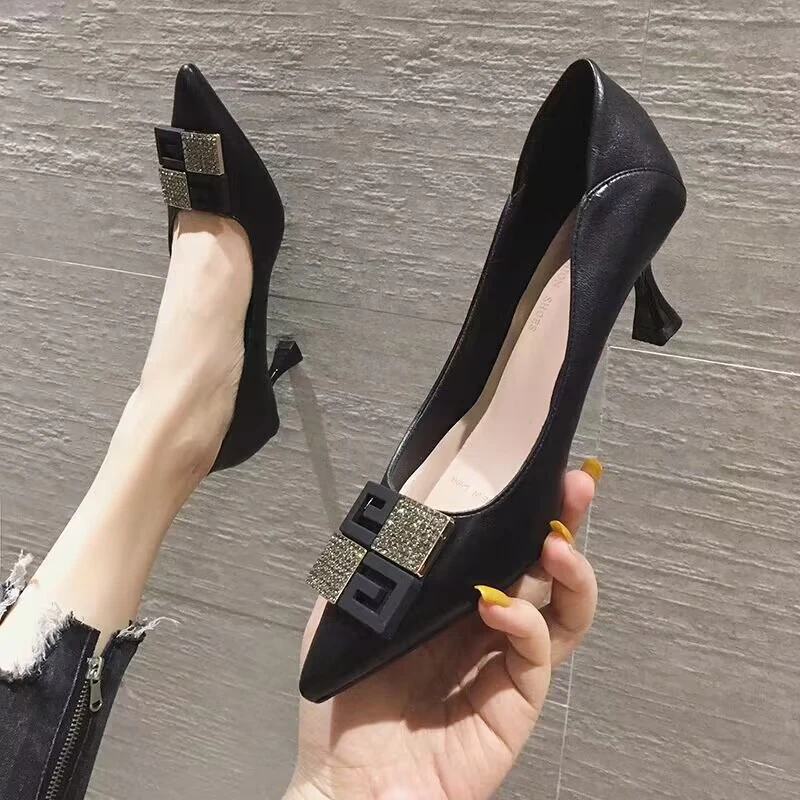 黑色高跟鞋女小众秋季气质细跟单鞋女水钻中跟软皮尖头职业工作鞋