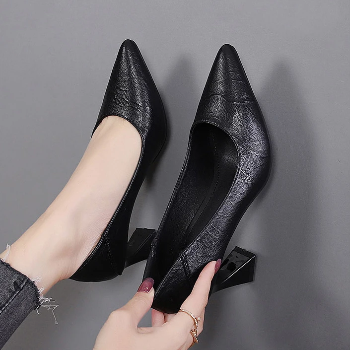 单鞋女2025年新款中跟浅口软皮粗跟舒适百搭高跟工作鞋女女士