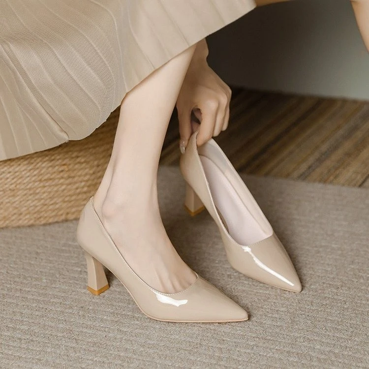 裸色高跟鞋女粗跟春秋新款方头漆皮法式中跟职业通勤气质软底单鞋