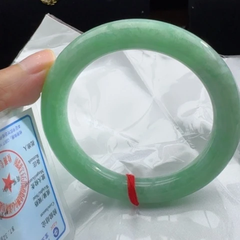 翡翠手镯未镶嵌翡翠手镯