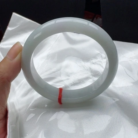 翡翠手镯未镶嵌翡翠手镯