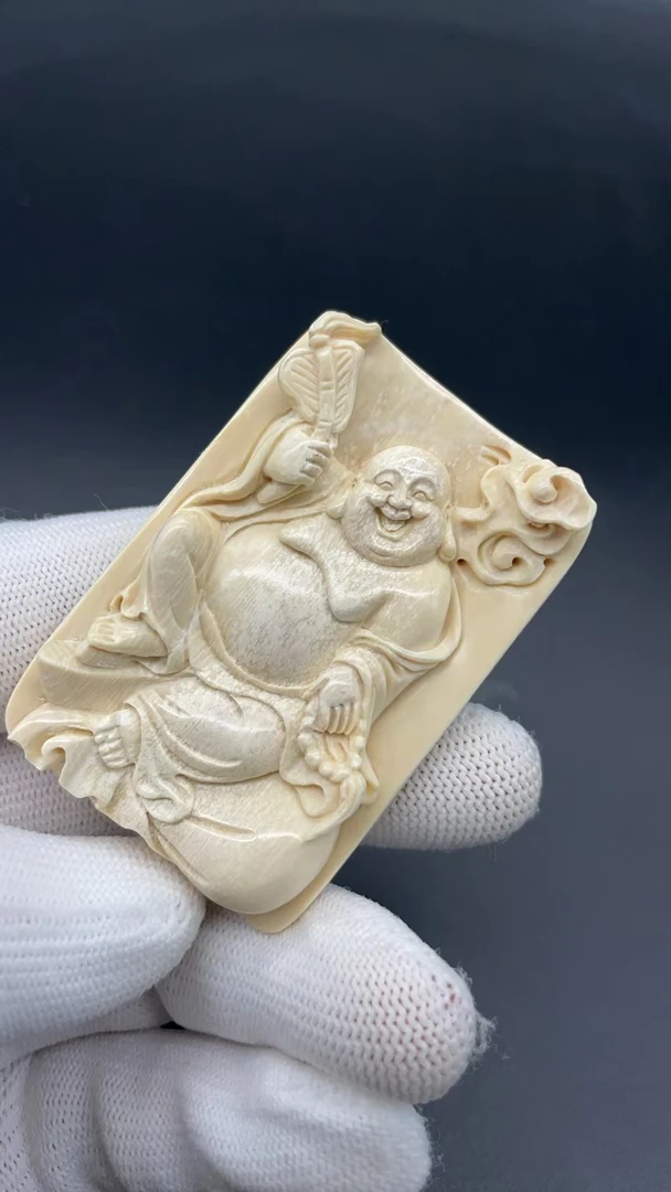 28599精品猛犸雕刻弥勒佛挂件（瑕疵）