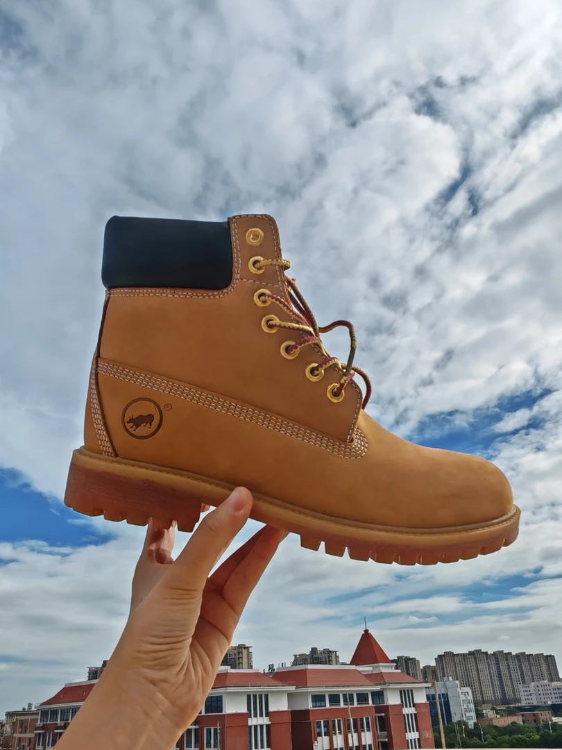 高帮经典踢不烂情侣大黄靴户外真皮徒步