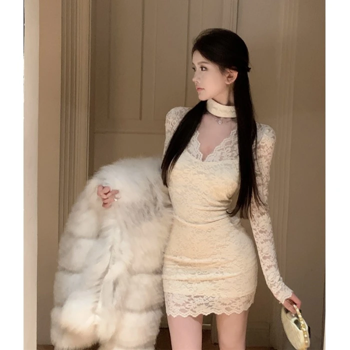 御姐轻熟风蕾丝连衣裙女装春季v领长袖收腰裙子杏色紧身包臀短裙