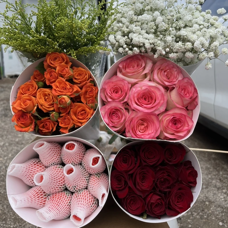 粉玫瑰+红玫瑰+艾莎玫瑰+橙芭比+满天星+配草 云南鲜花直发