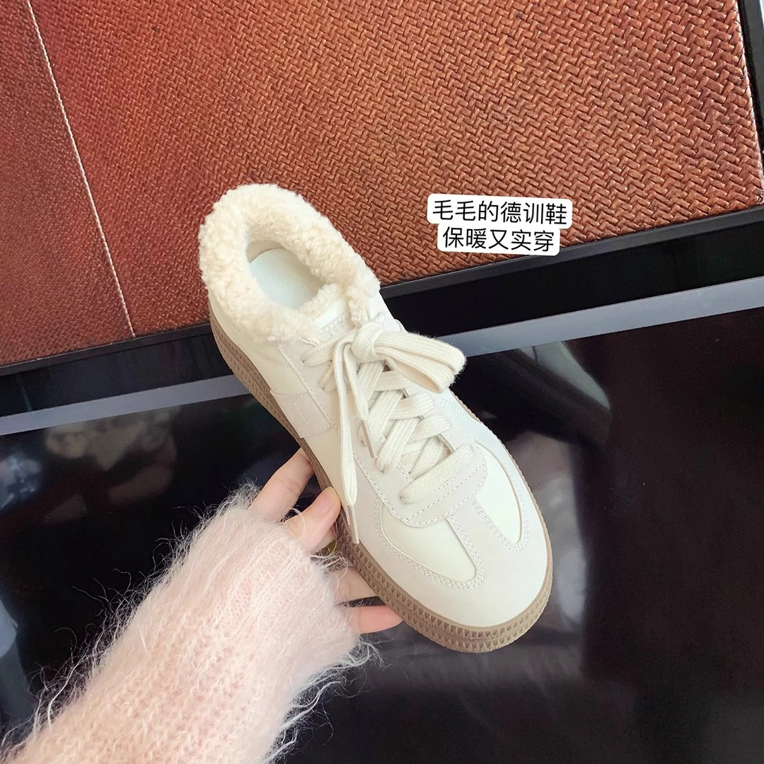 加绒德训鞋女2024秋冬新款复古饼色休闲运动小白鞋厚底保暖毛毛鞋