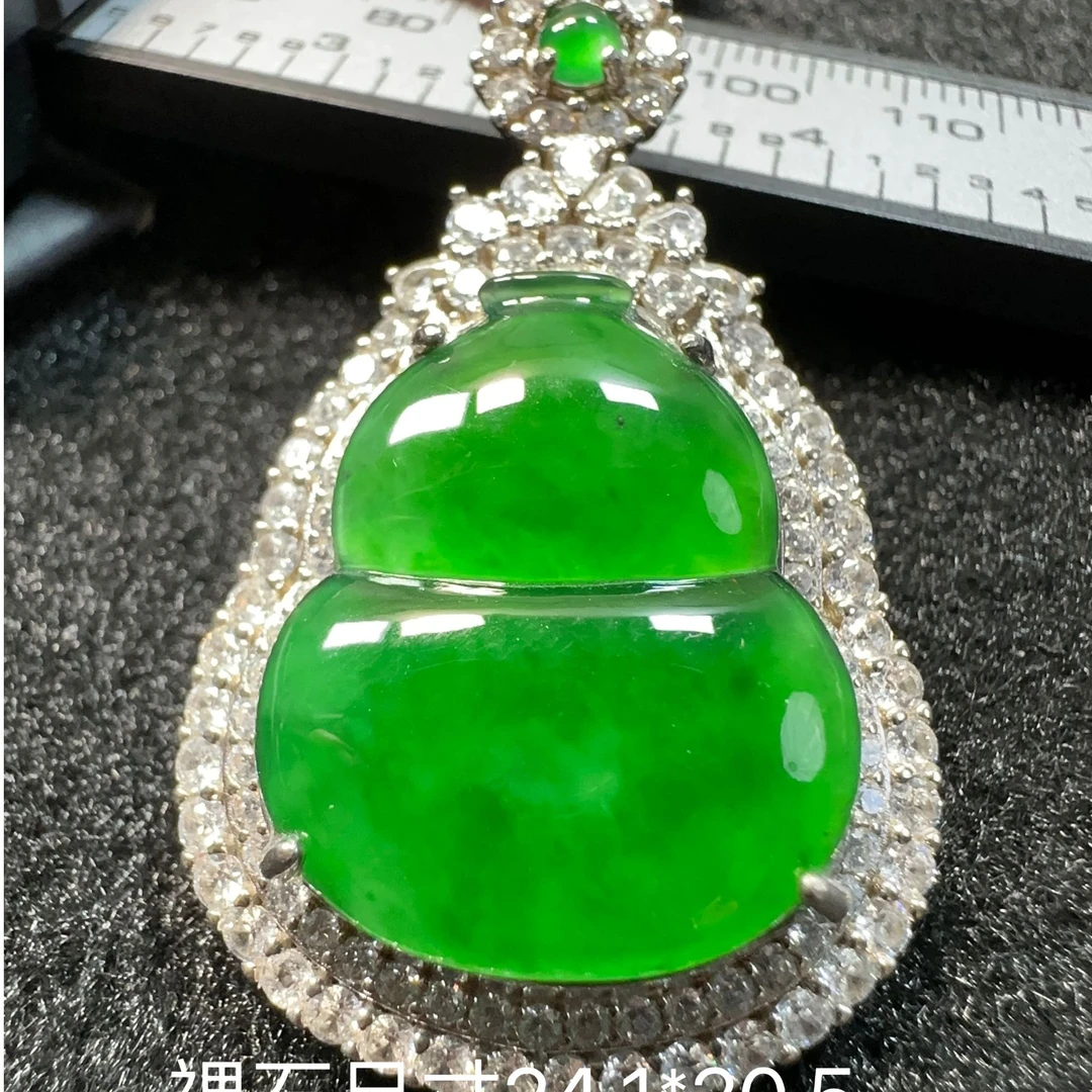 天然翡翠A货S925银镶，时尚高冰满阳绿大卡厚装葫芦精美毛衣链吊坠