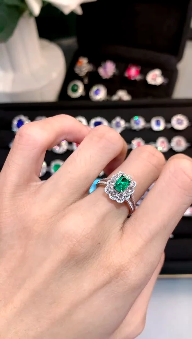 【闪购商品】祖母绿戒指18K金镶嵌0.68ct/天然宝石/七天无理由