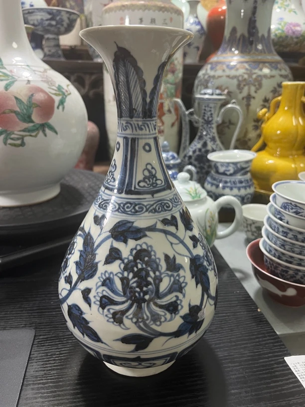 陶瓷青花玉壶春花卉摆件