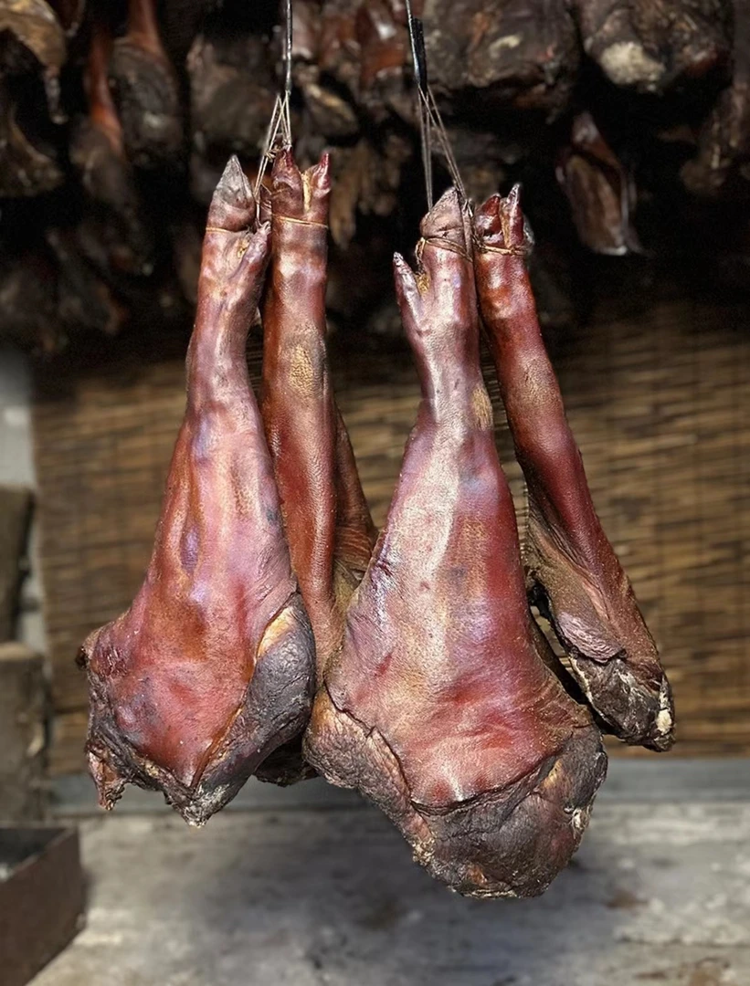 买一只送一只（到手两只）高山土猪腊猪蹄文火慢熏 总重量不低于4斤