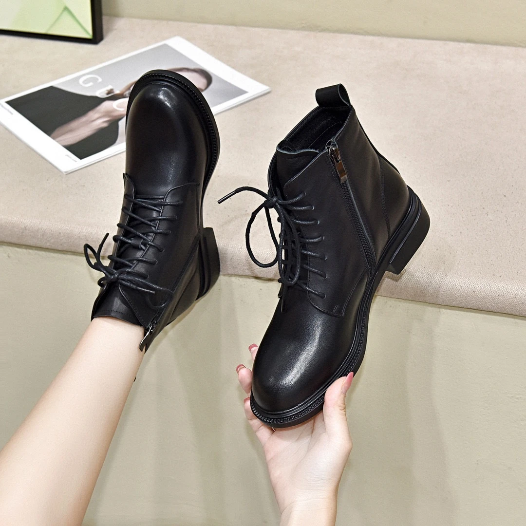圆头皮靴马丁靴女2024冬大码头层牛皮舒适平底短靴黑色棉靴女靴子