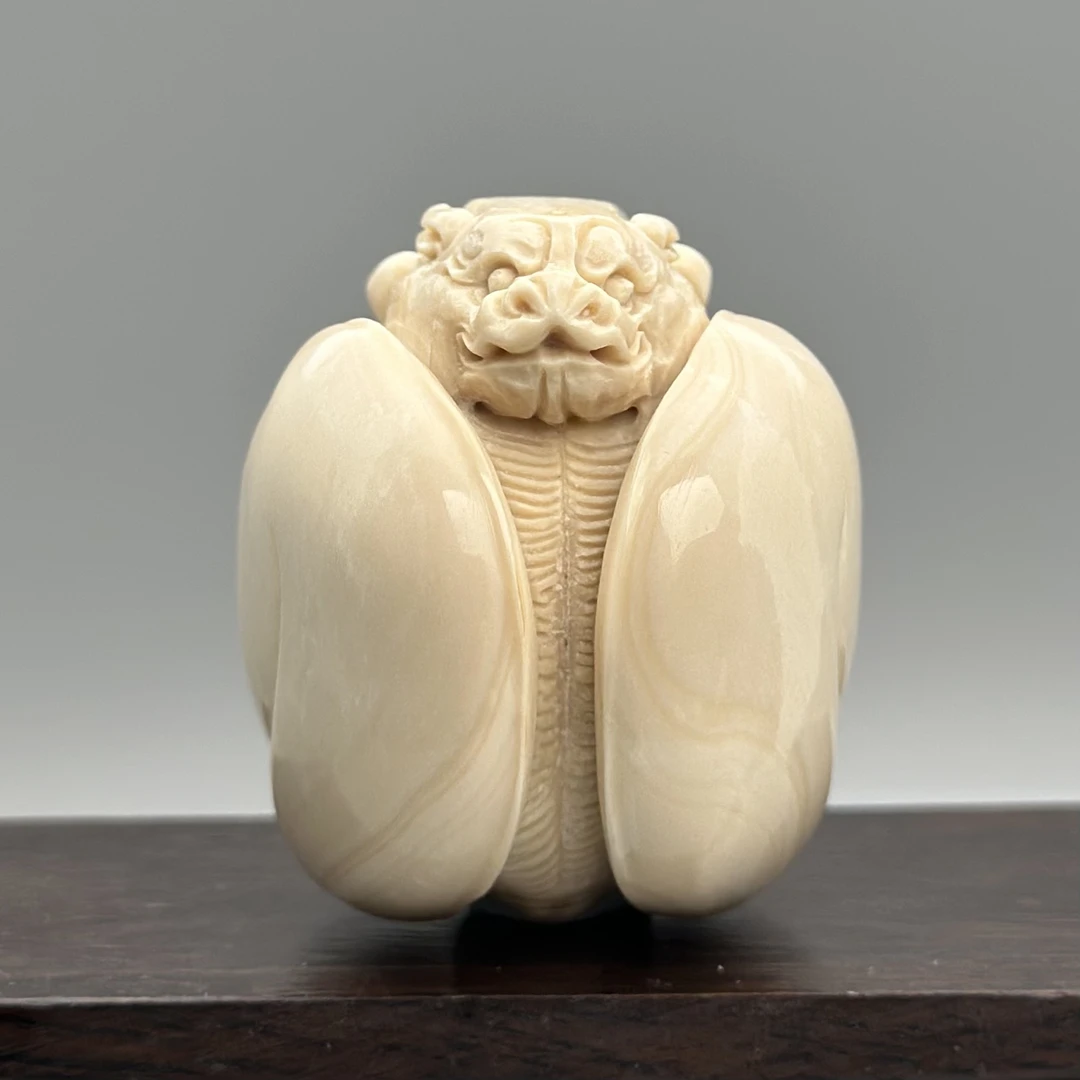 DEZHI/德志41*35*34mm43g龙把件猛犸牙心K440