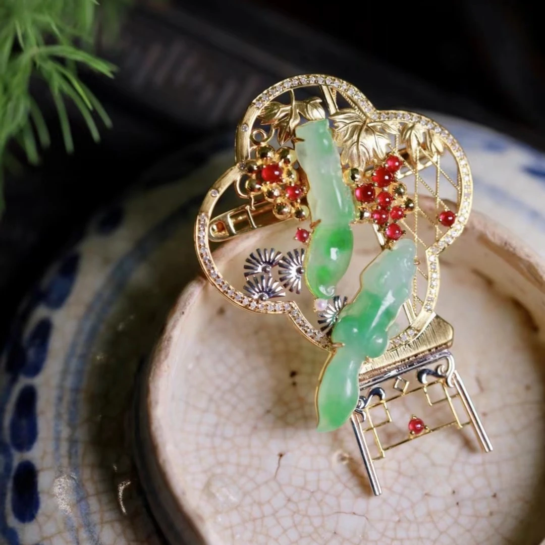 18k金翡翠松鼠胸针吊坠XRZ