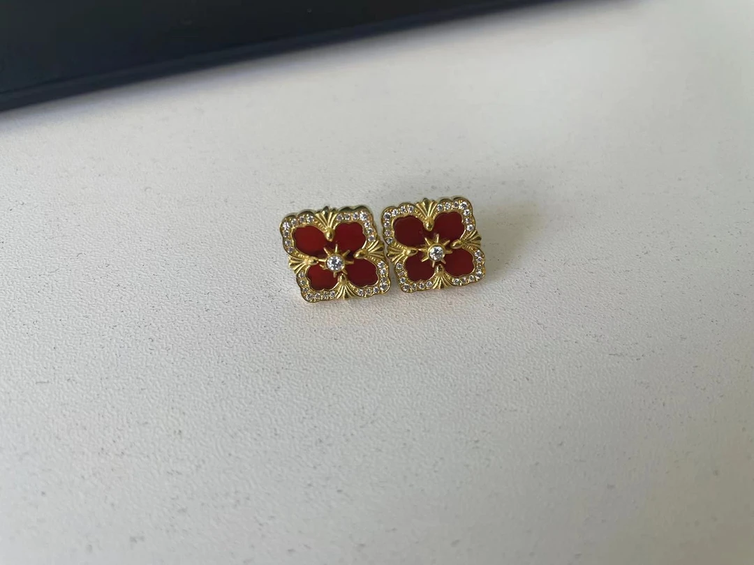 足金999 镶嵌红色方形耳钉（直针）