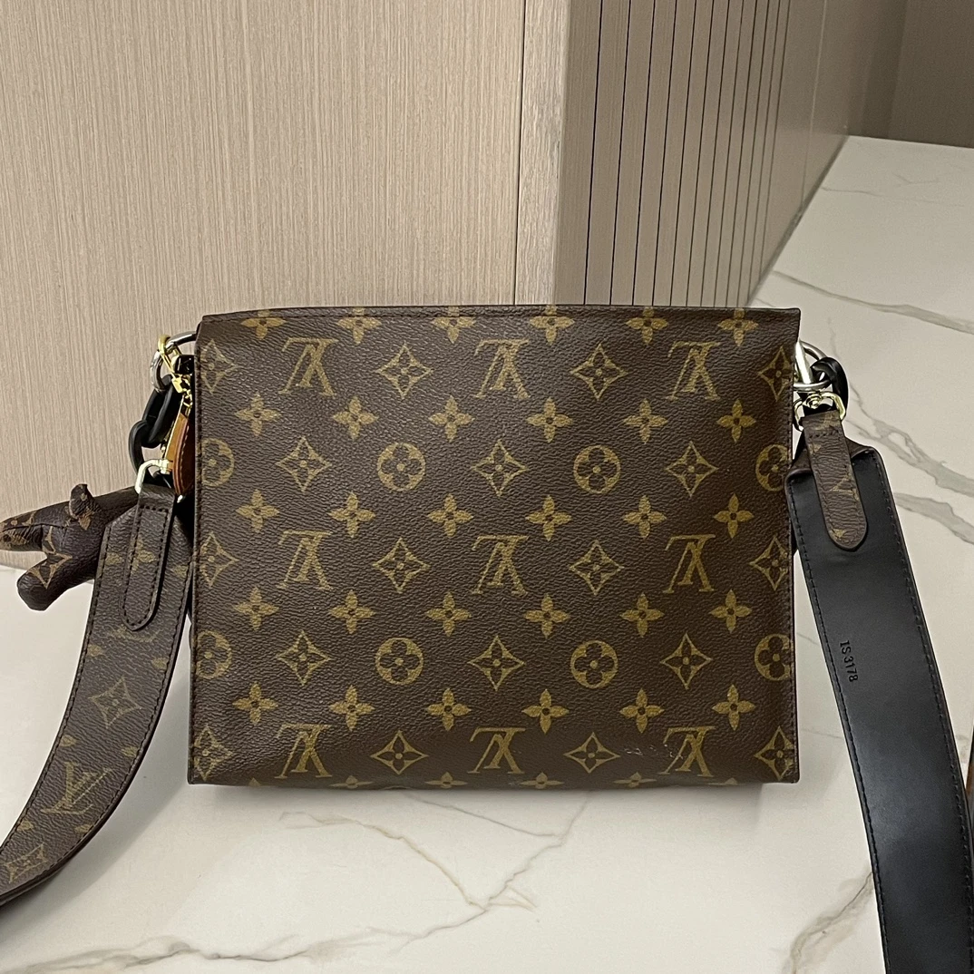 95新  孟溪专属/ LV/路易威登 26号洗漱包 已DIY链条 J1398