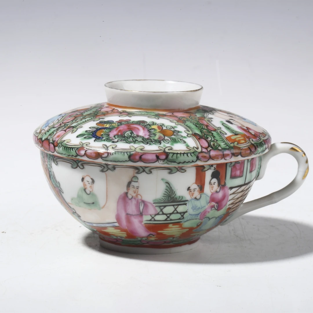 【古董拍卖-晚清】·广彩开窗人物花鸟纹盖杯