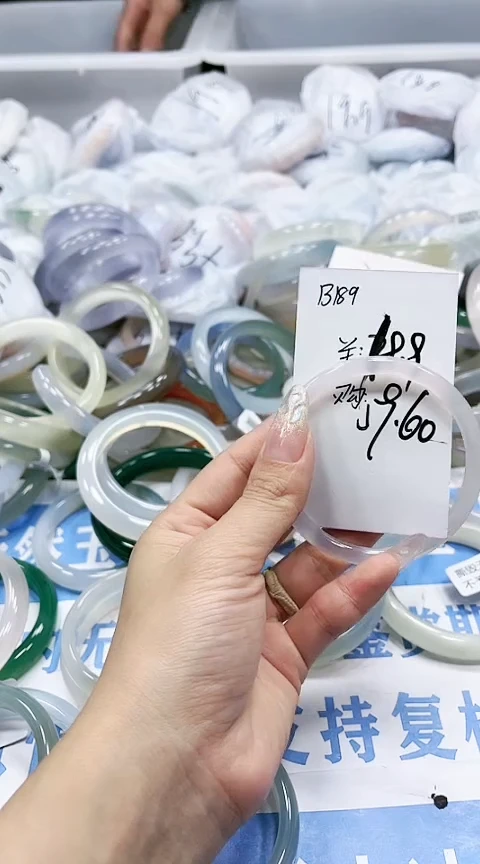 【闪购商品】玛瑙/玉髓手镯合金b189
