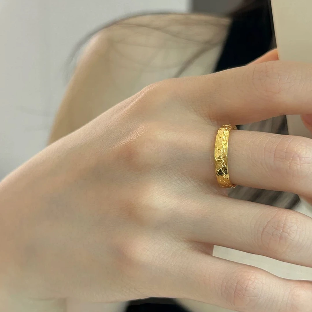 钛钢戒指 碎冰冰小众轻奢高级感精致金色气质纹理ins钛钢戒指女