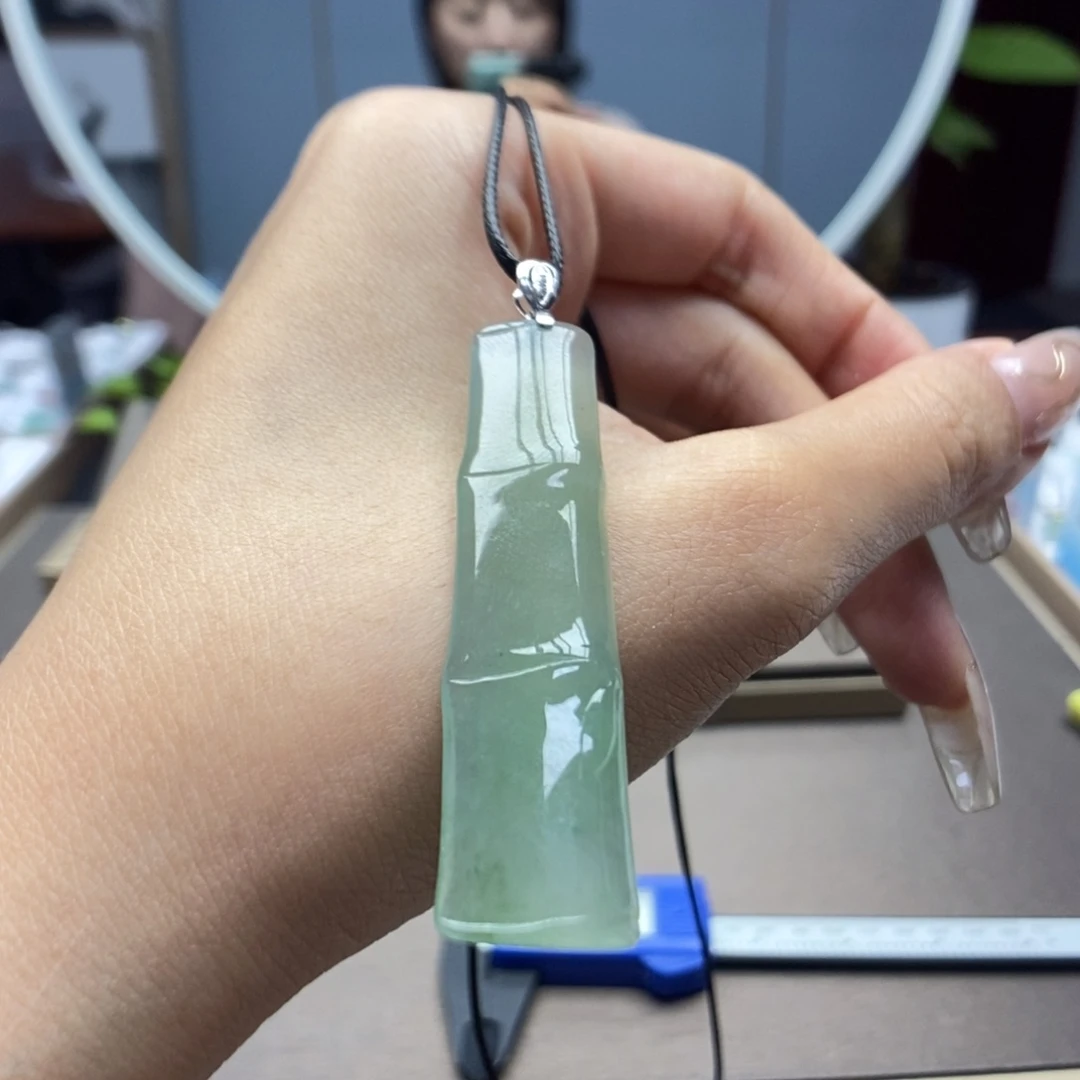 翡翠颈饰18K金镶嵌吊坠