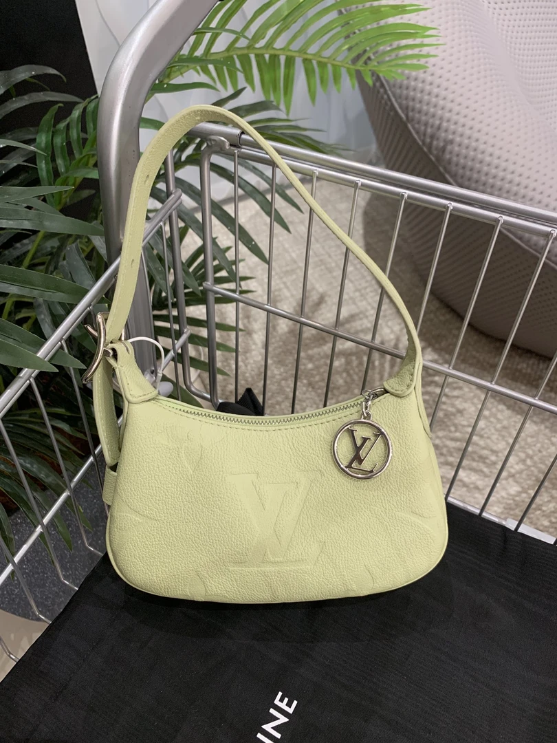 99新 LouisVuitton/路易威登 绿色全皮moon mini7004893
