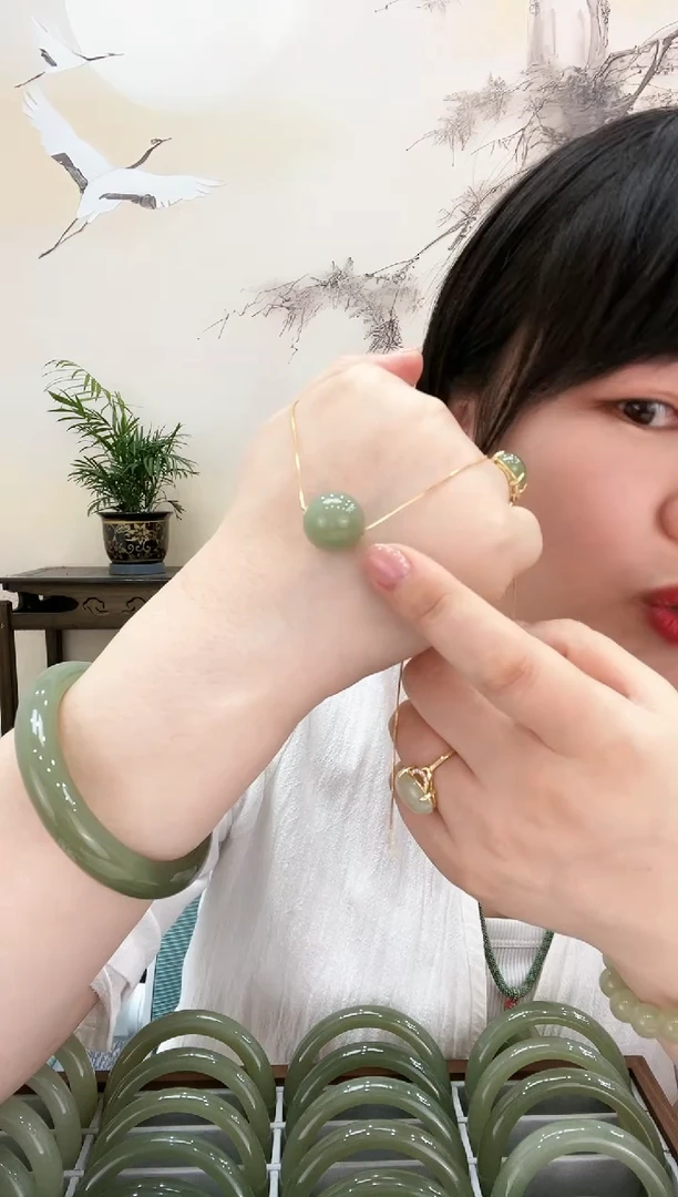 【闪购商品】和田玉吊坠(赠链)18K金镶嵌dd