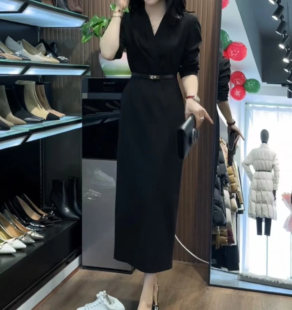 连衣裙女装显瘦气质网红轻奢时尚女神百搭黑色法式长款收腰秋季