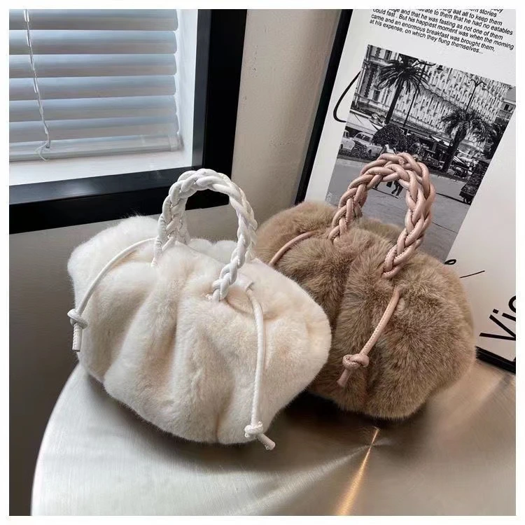 云朵毛绒包包冬季百搭高质感小小收纳包手提抽绳高级单肩化妆包