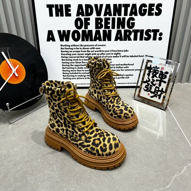 主播推荐2024年厚底全皮豹纹马丁靴时尚休闲马丁靴